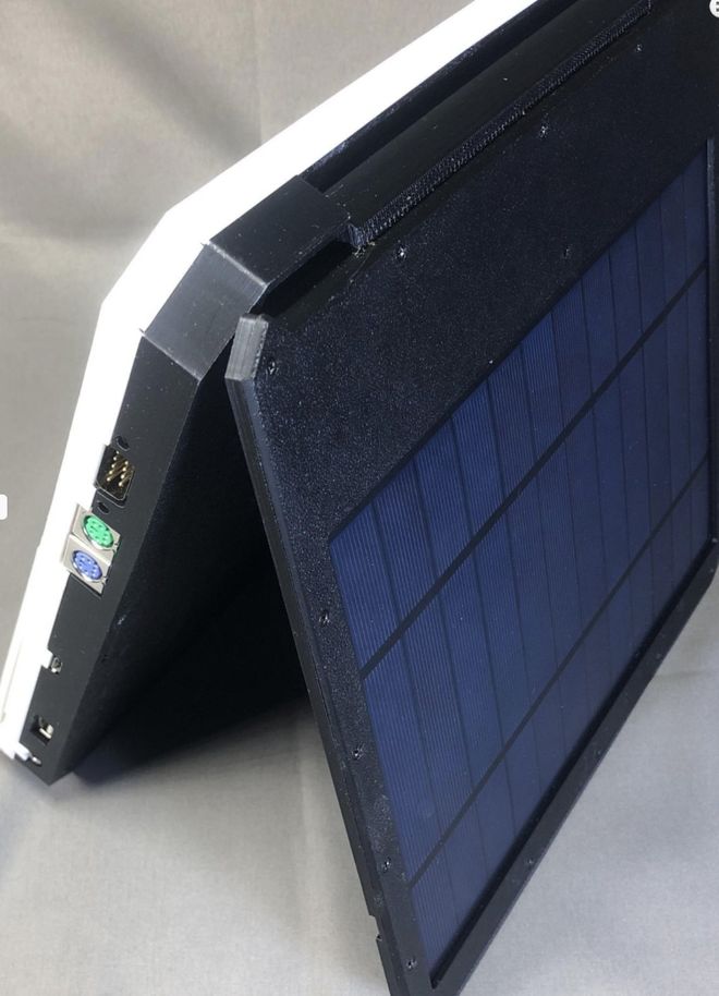 古电脑：58 寸墨水屏可玩《毁灭战士pg试玩玩家自制 Evertop 复