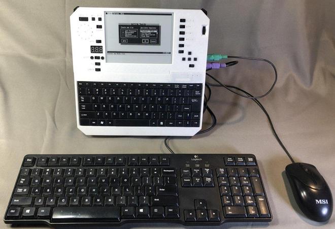 古电脑:58 寸墨水屏可玩《毁灭战士pg试玩玩家自制 Evertop 复(图2) 古电脑:58 寸墨水屏可玩《毁灭战士pg试玩玩家自制 Evertop 复(图2)