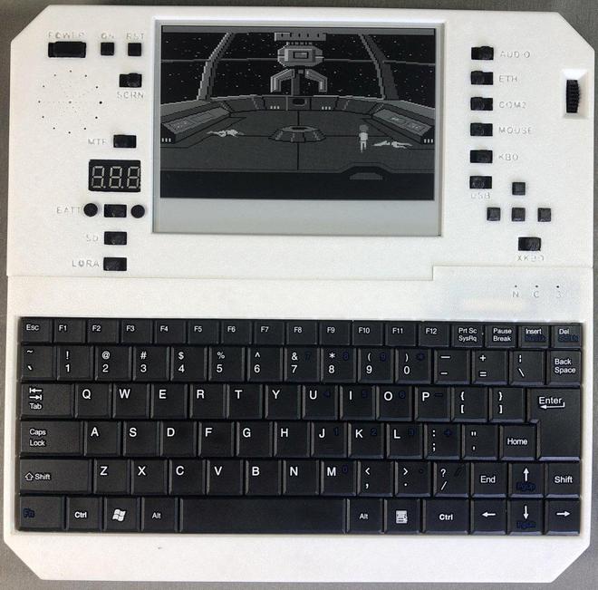 古电脑:58 寸墨水屏可玩《毁灭战士pg试玩玩家自制 Evertop 复(图3) 古电脑:58 寸墨水屏可玩《毁灭战士pg试玩玩家自制 Evertop 复(图3)